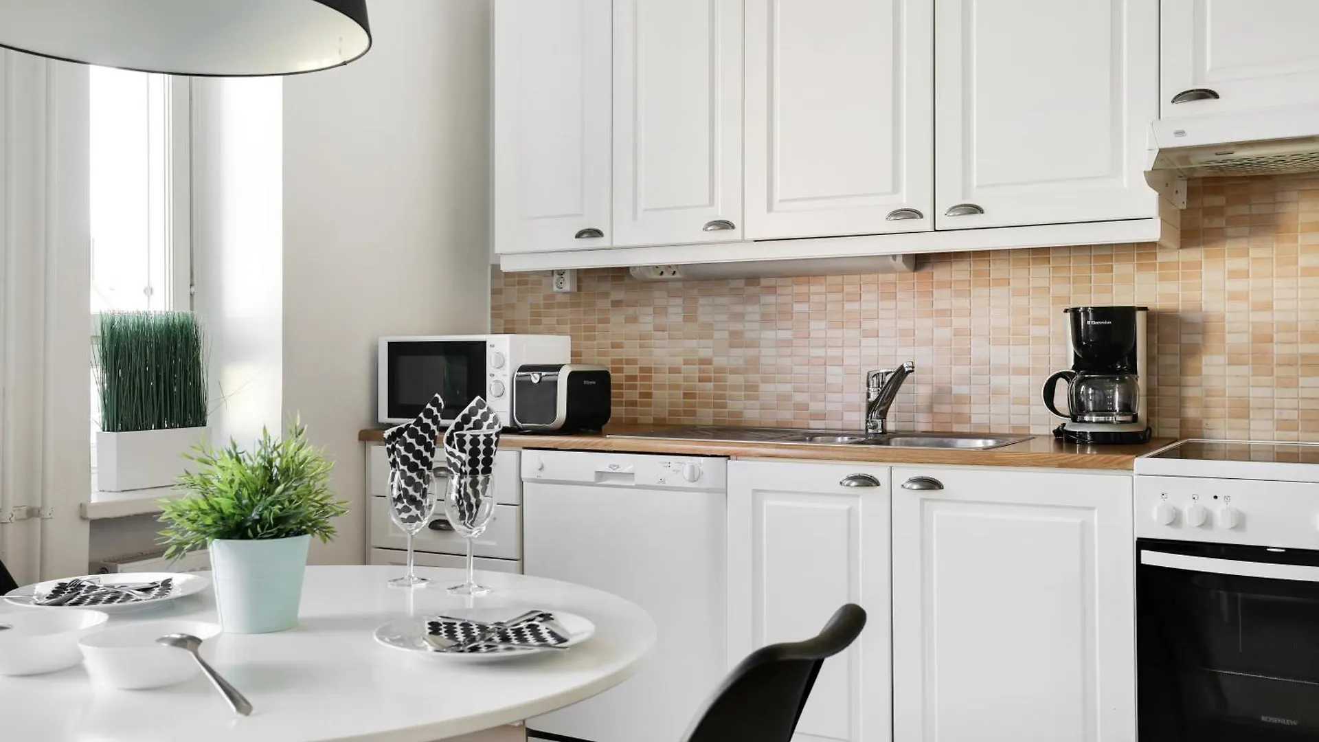 Kotimaailma Apartments Kamppi - 1Br With Key Code In The City Center Helsinki Finland