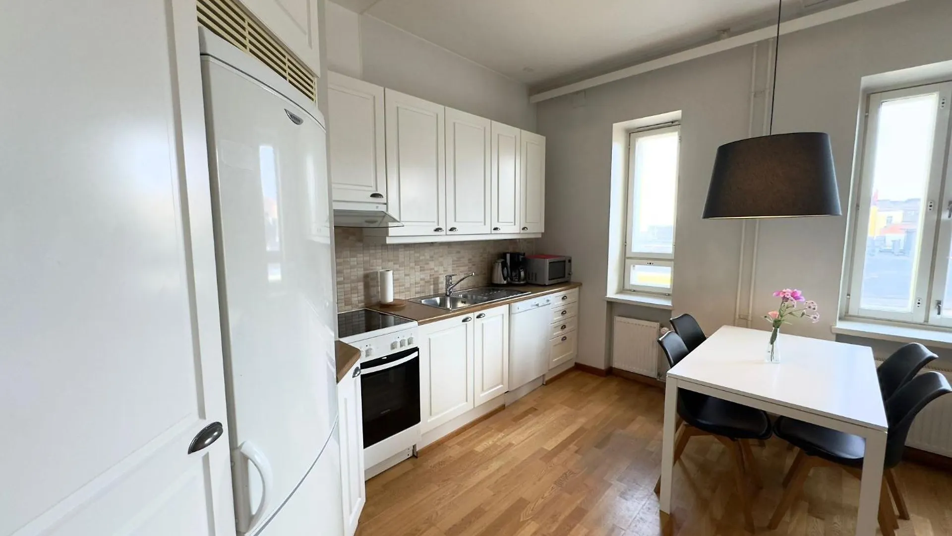 Kotimaailma Apartments Kamppi - 1Br With Key Code In The City Center Helsinki