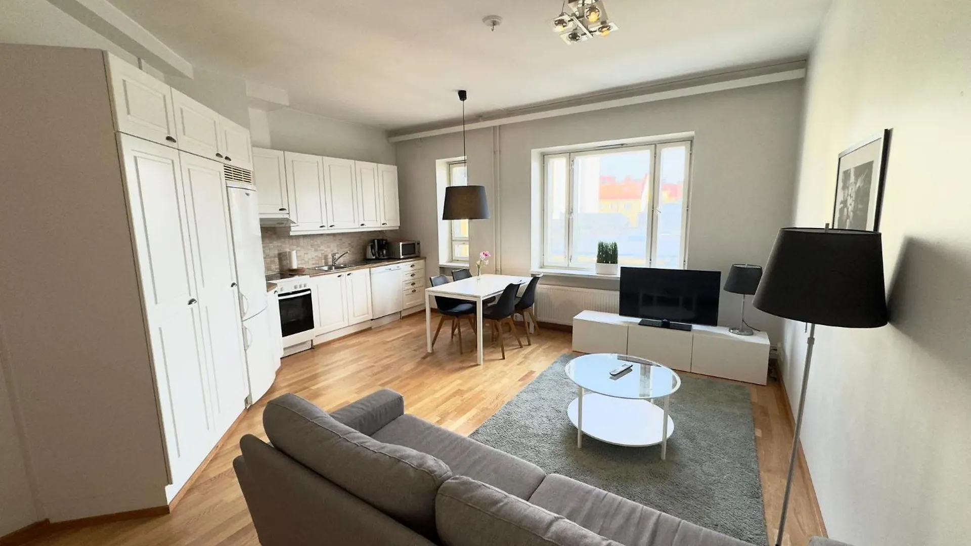 Kotimaailma Apartments Kamppi - 1Br With Key Code In The City Center Helsinki